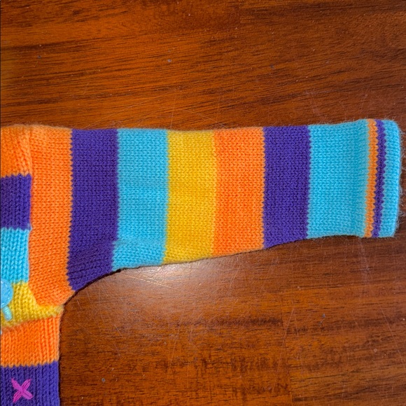 Four Suyos Girls Peruvian 100% wool hooded Sweater with Puffy embellishments. - Picture 5 of 14